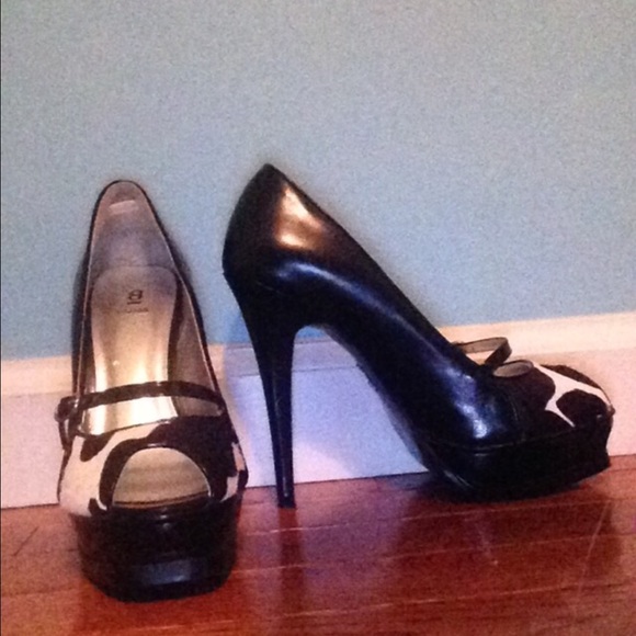 Bakers Eloise Black Cow Print Open Toe Heels - Picture 3 of 4